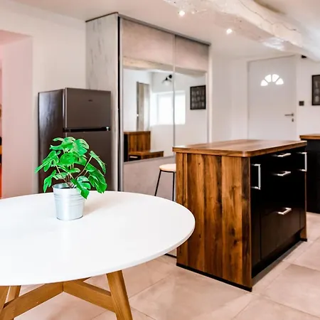 Apartment Eva Serris